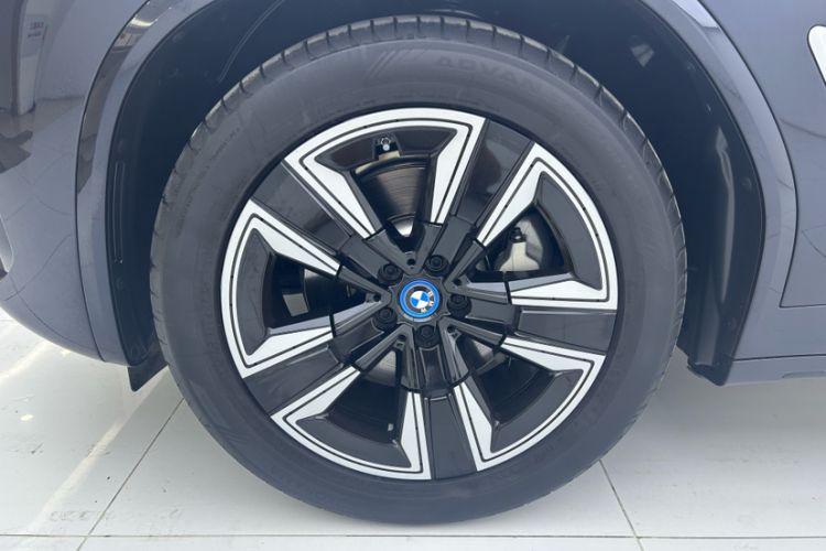 Used BMW iX3 2024 Leading Model Exterior 11