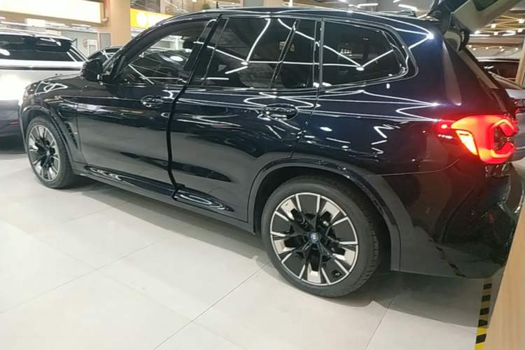 Used BMW iX3 2024 Leading Type Exterior 2