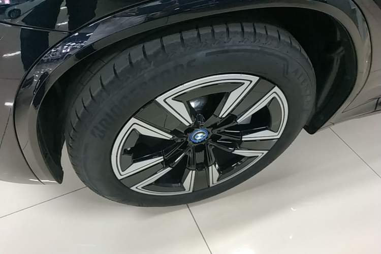 Used BMW iX3 2024 Leading Model Exterior 2