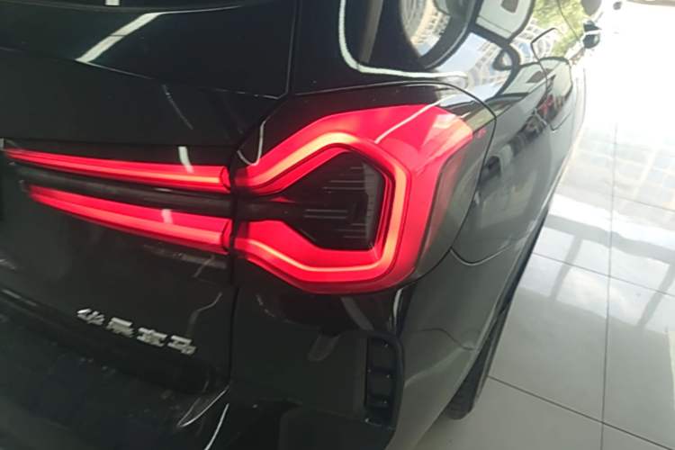 Used BMW iX3 2024 Leading Model Exterior 3