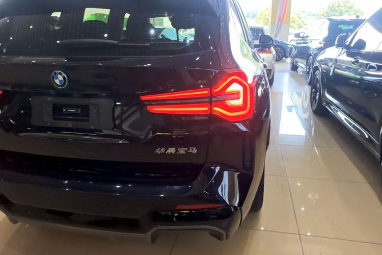Used BMW iX3 2024 Leading Model Exterior 3