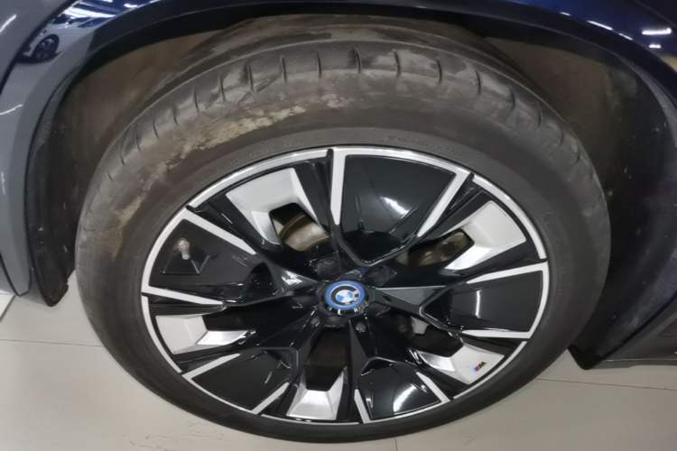 Used BMW iX3 2024 Leading Type Exterior 4