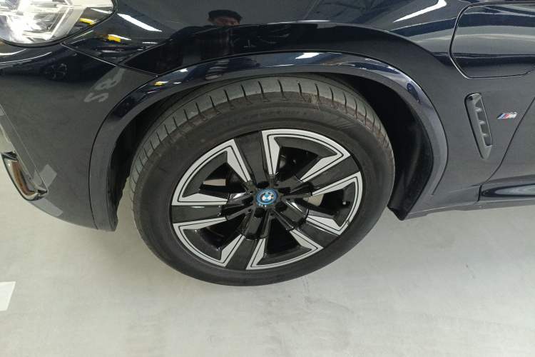 Used BMW iX3 2024 Leading Model Exterior 4