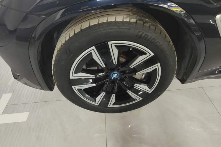 Used BMW iX3 2024 Leading Model Exterior 4