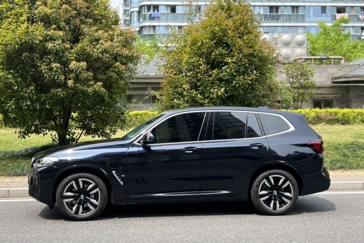 Used BMW iX3 2024 Leading Model Exterior 4