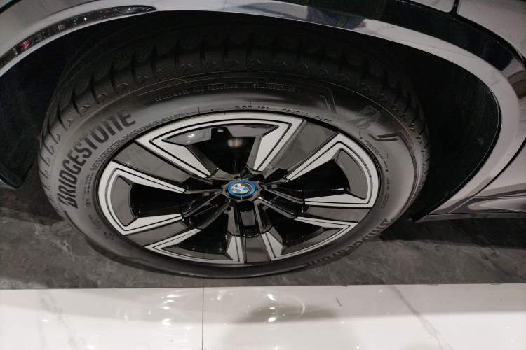 Used BMW iX3 2024 Leading Model Exterior 4