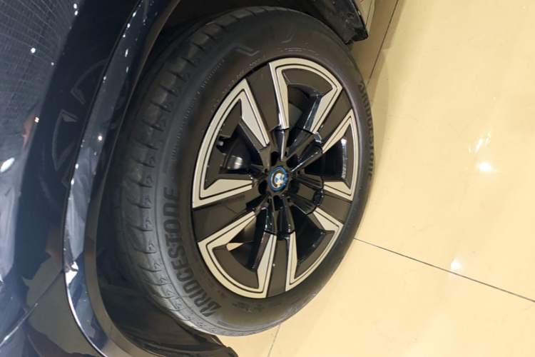 Used BMW iX3 2024 Leading Model Exterior 4