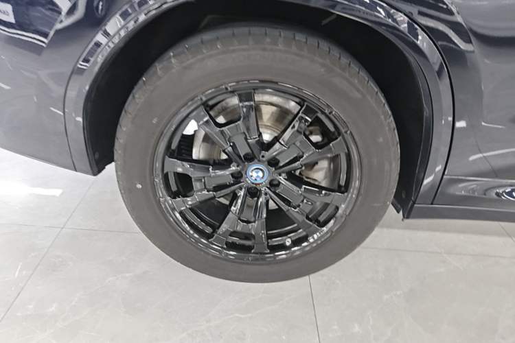 Used BMW iX3 2024 Leading Model Exterior 5