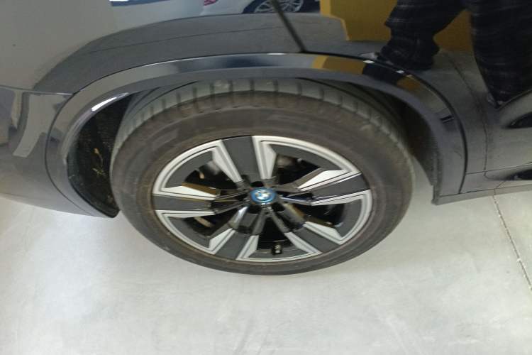 Used BMW iX3 2024 Leading Model Exterior 5