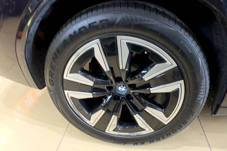 Used BMW iX3 2024 Leading Model Exterior 5