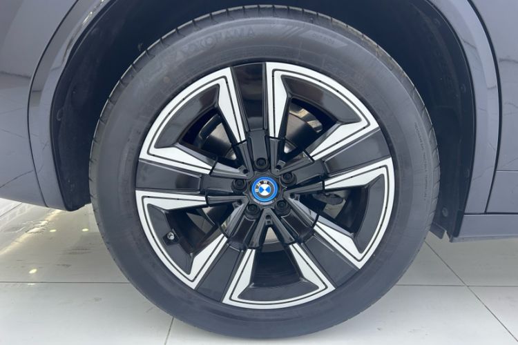 Used BMW iX3 2024 Leading Model Exterior 8