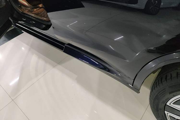 Used BMW iX3 2024 Leading Model Left Side Sill
