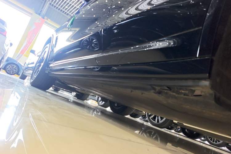 Used BMW iX3 2024 Leading Model Left Side Sill