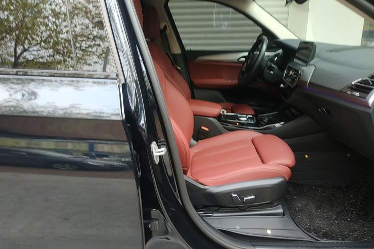 Used BMW iX3 2024 Leading Type Right Front Seat