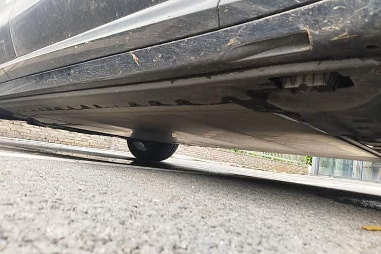 Used BMW iX3 2024 Leading Type Right Side Sill