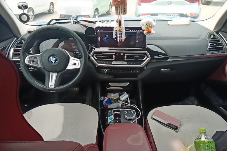 Used BMW iX3 2024 Leading Model Center Console