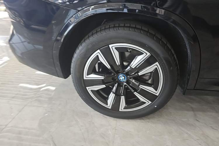 Used BMW iX3 2024 Leading Model Exterior 5