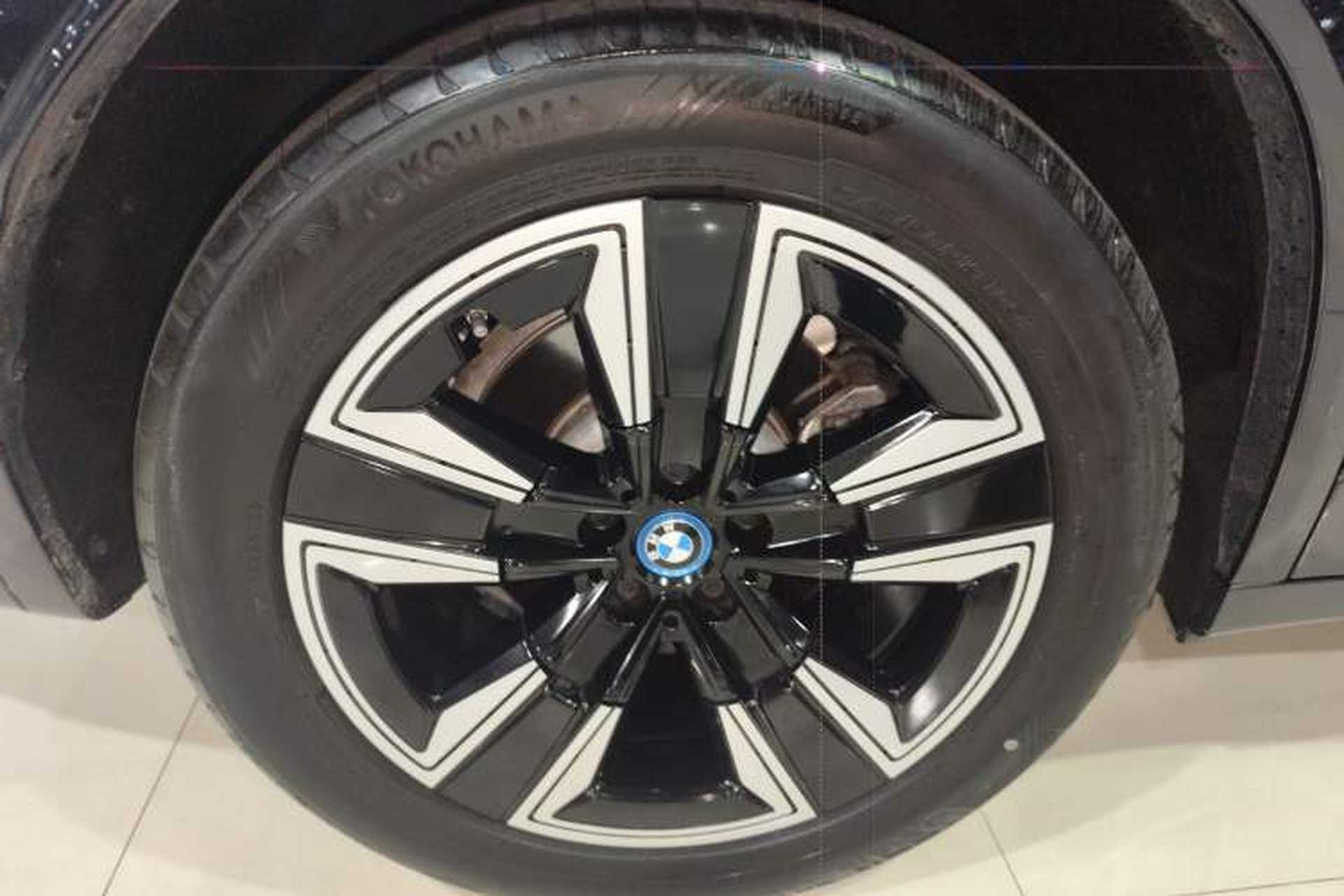 Used BMW iX3 2024 Leading Model Exterior 8