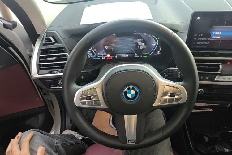 Used BMW iX3 2024 Leading Model Center Console