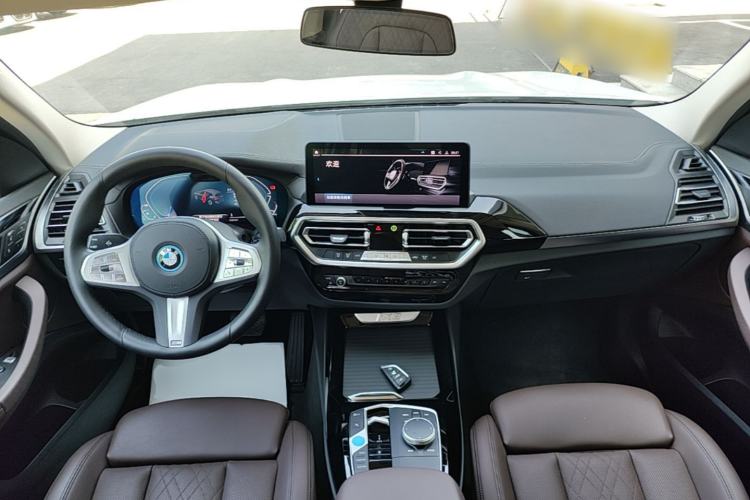 Used BMW iX3 2024 Leading Model Center Console