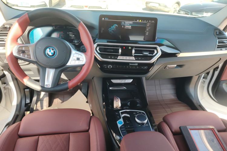 Used BMW iX3 2024 Leading Model Center Console