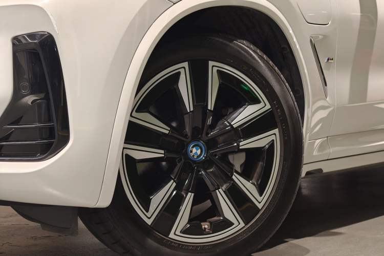 Used BMW iX3 2024 Leading Model Exterior 2