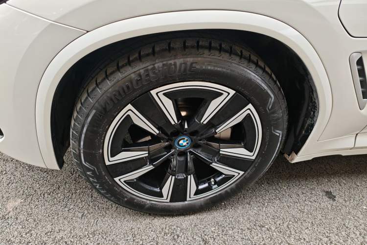 Used BMW iX3 2024 Leading Model Exterior 3