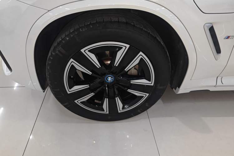 Used BMW iX3 2024 Leading Model Exterior 3