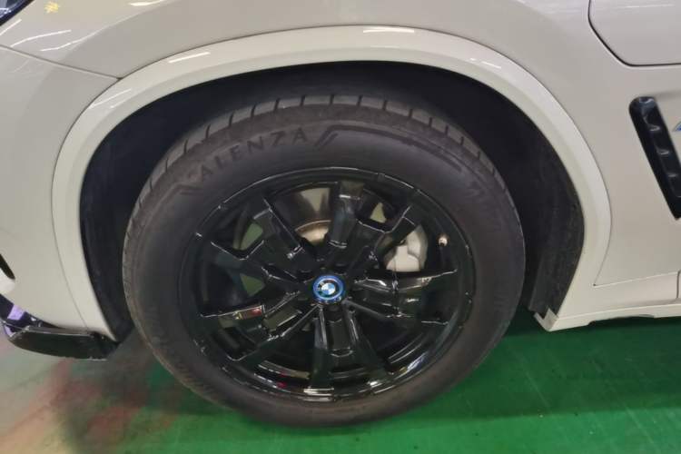 Used BMW iX3 2024 Leading Model Exterior 4