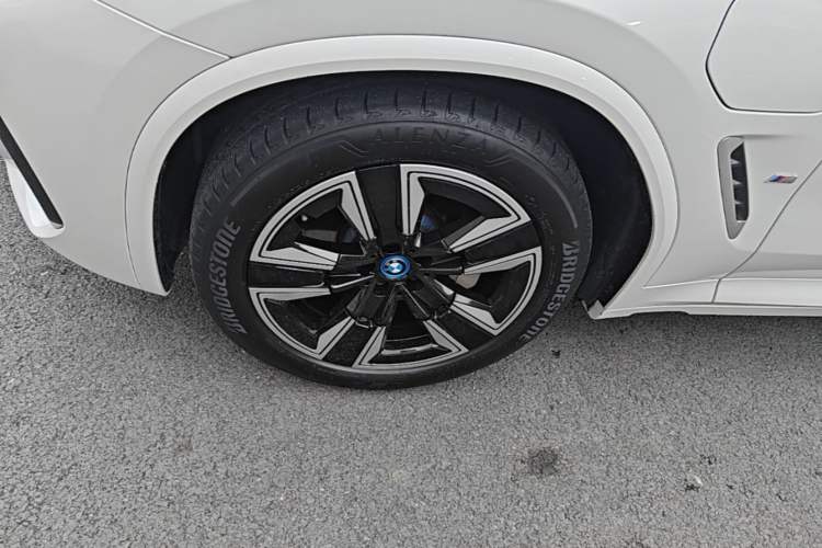 Used BMW iX3 2024 Leading Model Exterior 4