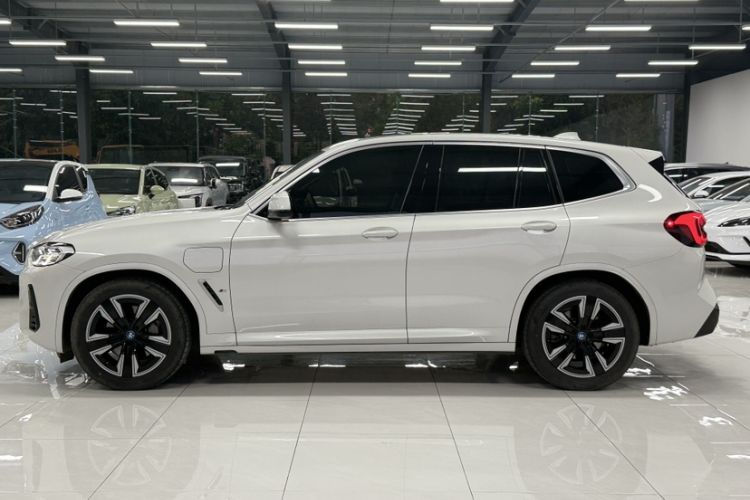Used BMW iX3 2024 Leading Model Exterior 4