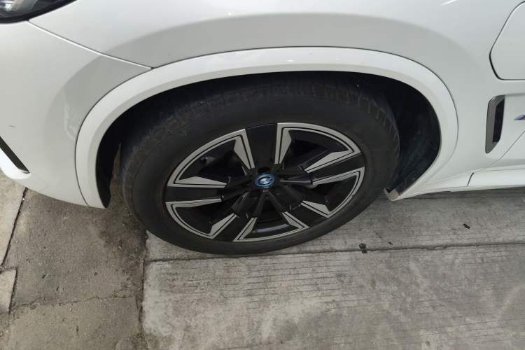 Used BMW iX3 2024 Leading Model Exterior 4