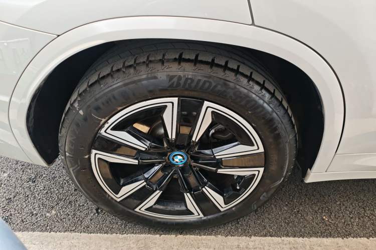 Used BMW iX3 2024 Leading Model Exterior 4