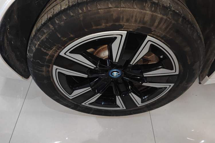 Used BMW iX3 2024 Leading Model Exterior 4