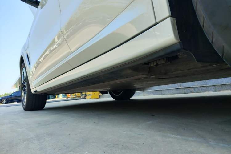 Used BMW iX3 2024 Leading Model Left Side Sill