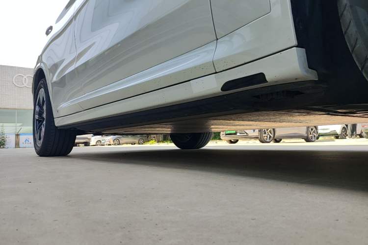 Used BMW iX3 2024 Leading Model Right Side Sill