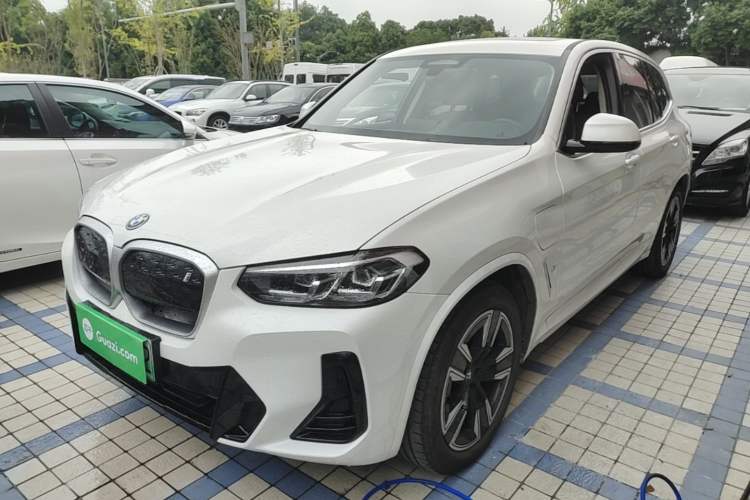 BMW iX3 2024 Leading Model