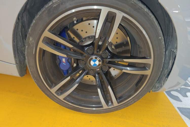 Used BMW M2 2016 M2 Right Front Wheel Hub