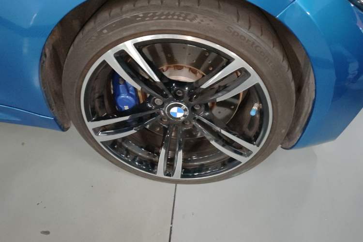 Used BMW M2 2016 M2 Right Front Wheel Hub