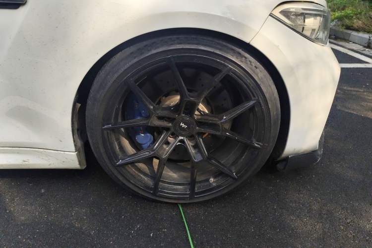 Used BMW M2 2016 M2 Right Front Wheel Hub