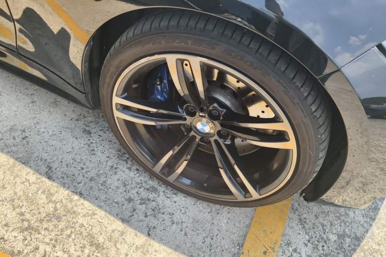 Used BMW M2 2018 M2 Thunder Edition Right Front Wheel Hub