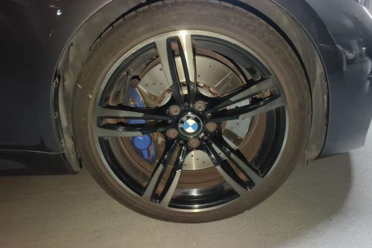 Used BMW M2 2018 M2 Right Front Wheel Hub
