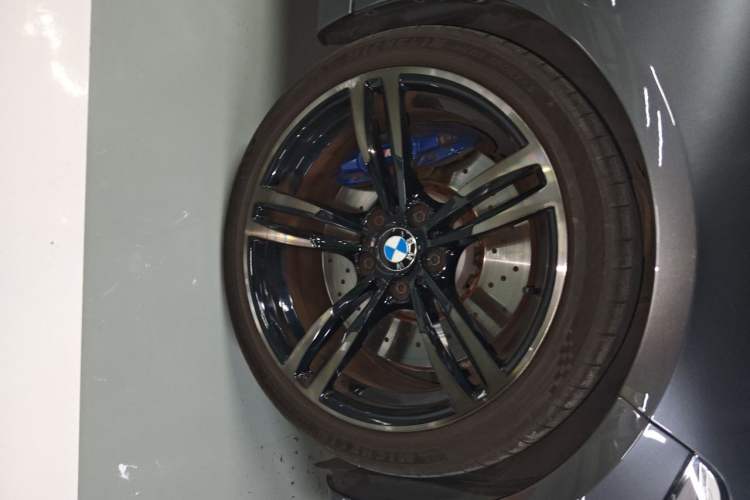 Used BMW M2 2018 M2 Right Front Wheel Hub