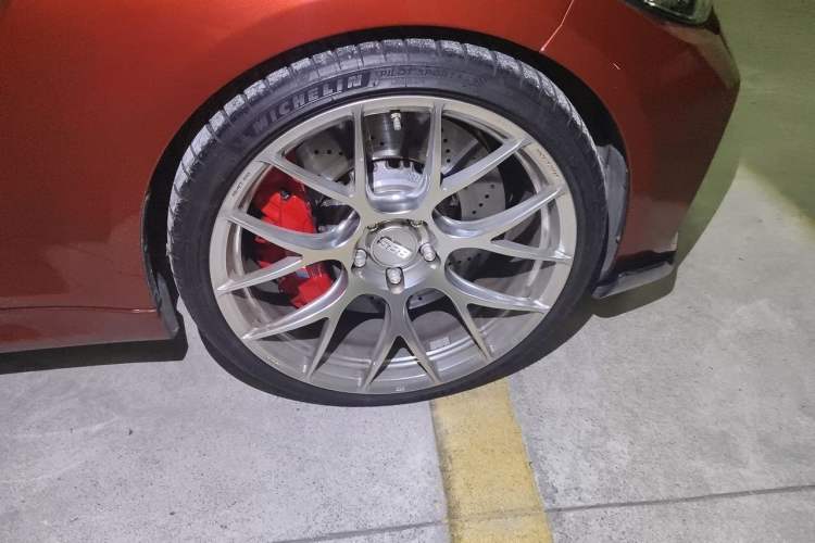 Used BMW M2 2018 M2 Thunder Edition Right Front Wheel Hub