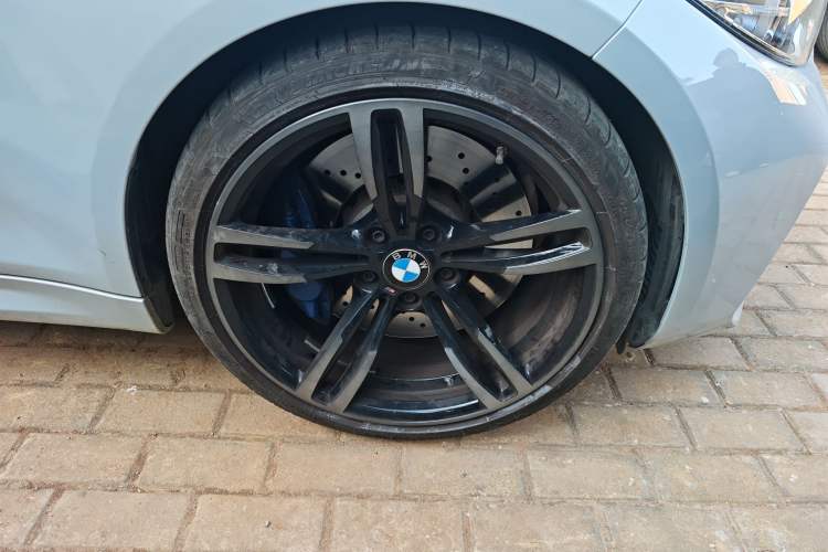 Used BMW M2 2018 M2 Thunder Edition Right Front Wheel Hub