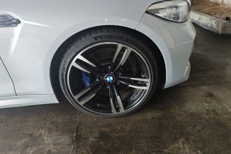 Used BMW M2 2018 M2 Thunder Edition Right Front Wheel Hub