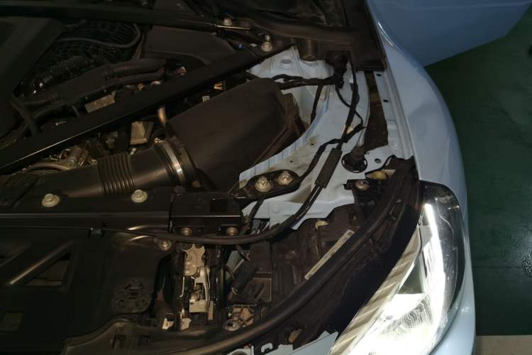 Used BMW M2 2023 M2 Engine Bay Left