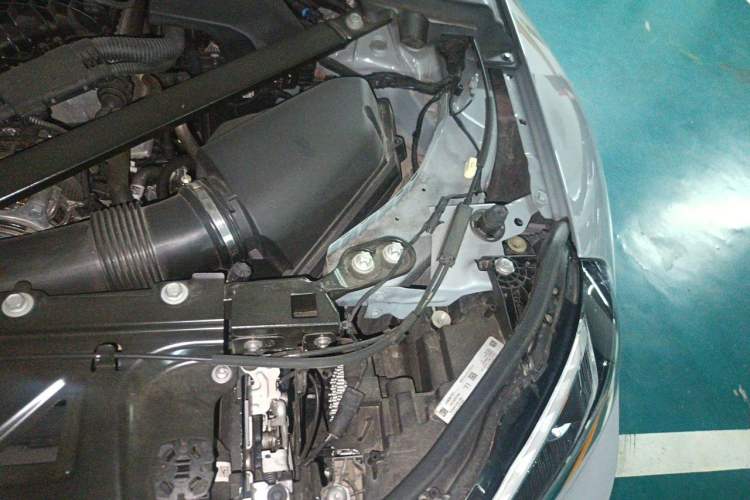 Used BMW M2 2023 M2 Engine Bay Left