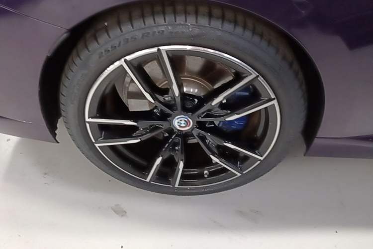 Used BMW M240i 2025 M240i xDrive Right Rear Wheel Hub