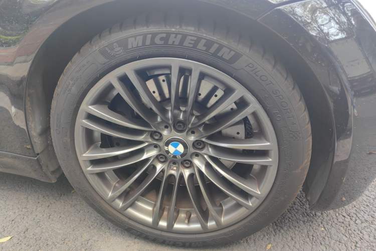Used BMW M3 2009 M3 two-door coupe Right Front Wheel Hub